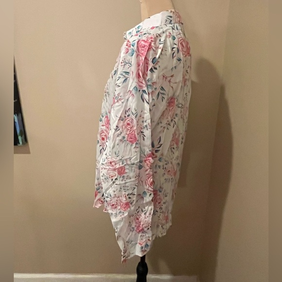 The Nu Vintage White & Pink Floral Button Up Western Style Blouse, size Medium - Picture 4 of 9